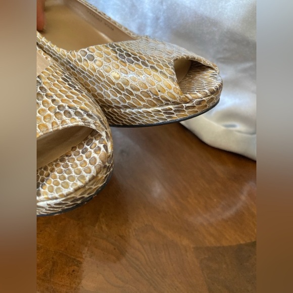 Stuart Weitzman Snakeskin Print Leather Pump Heels - Picture 5 of 9